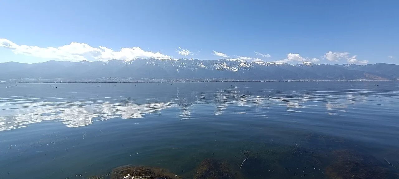 大理洱海标志性晚霞摄影景观